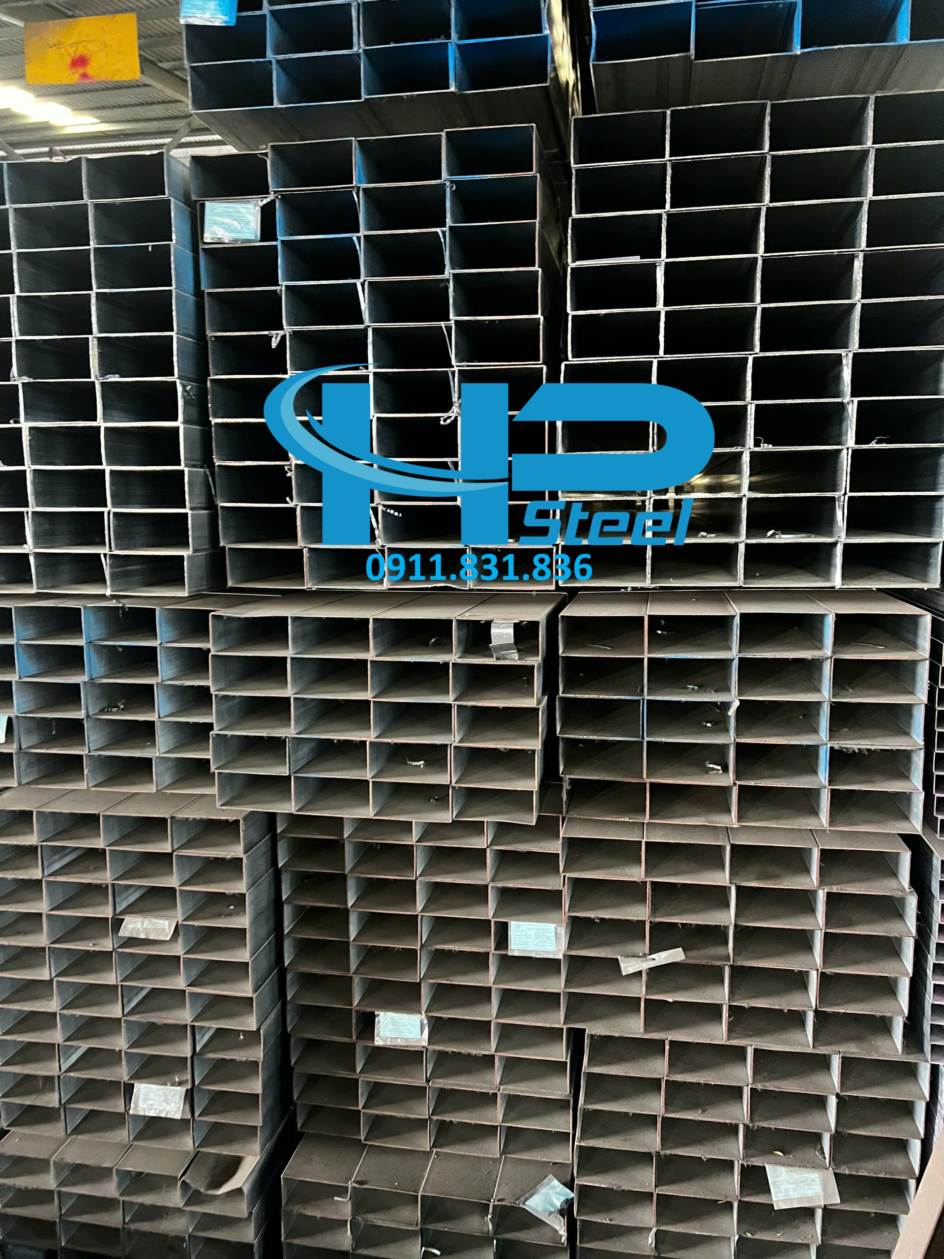 Thép hộp chữ nhật 120x60 chụp tại kho