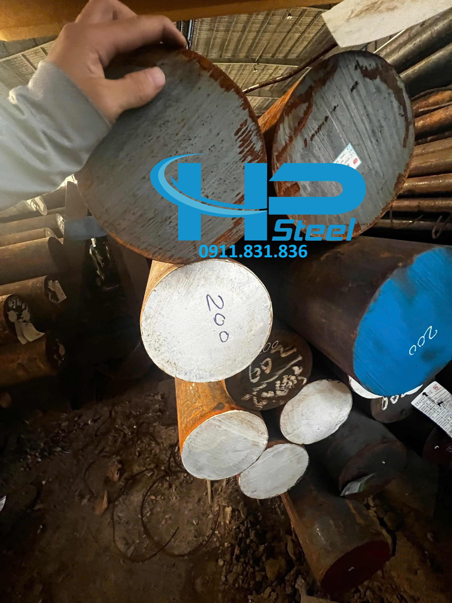 Thép tròn đặc phi 200 mác thép C45 tại kho Hoàng Phương