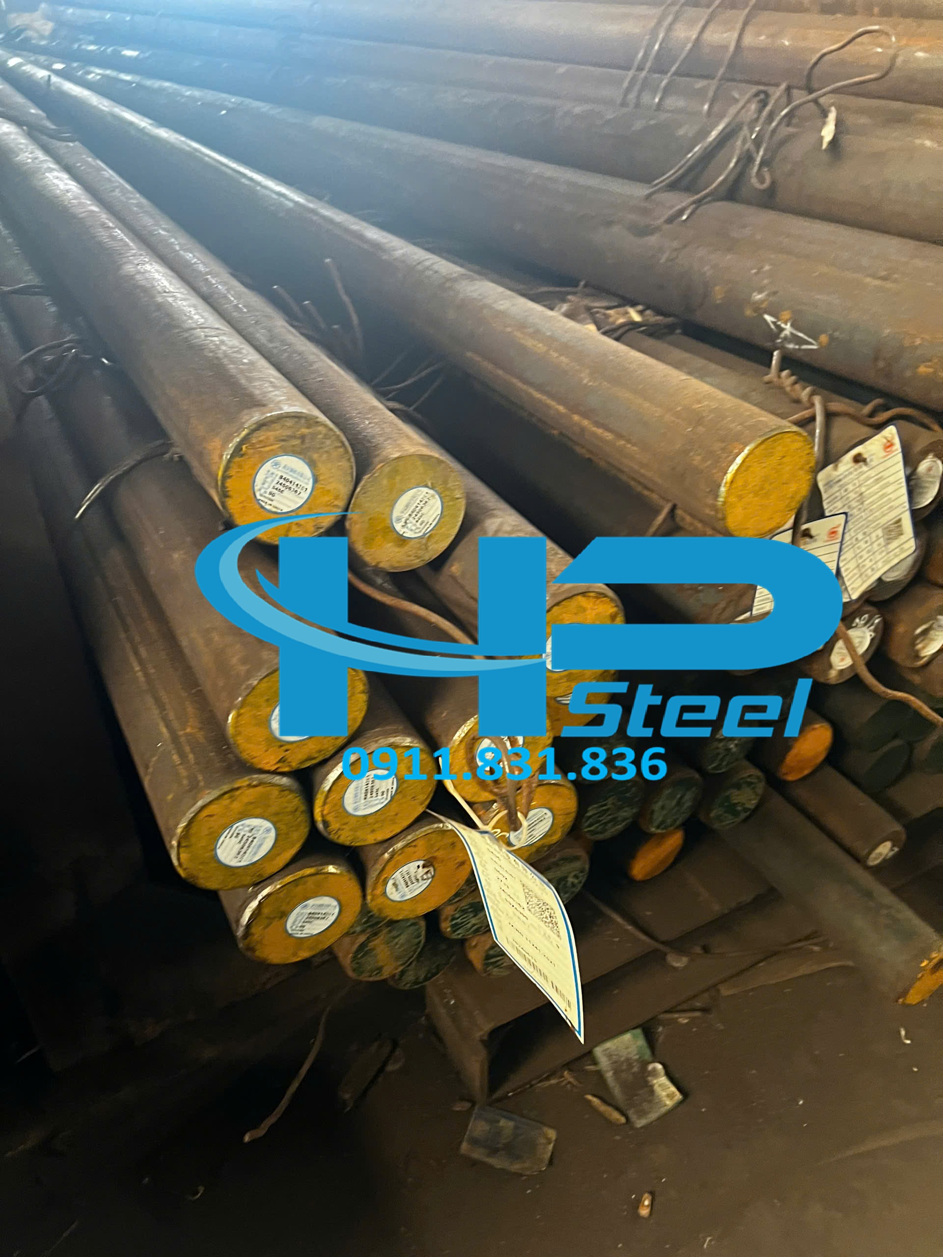 Thép tròn đặc phi 340 hình ảnh tại kho thép Hoàng Phương